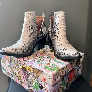 Jeffrey Campbell Grey Snakeskin Cromwell Pointed Western Ankle Boots